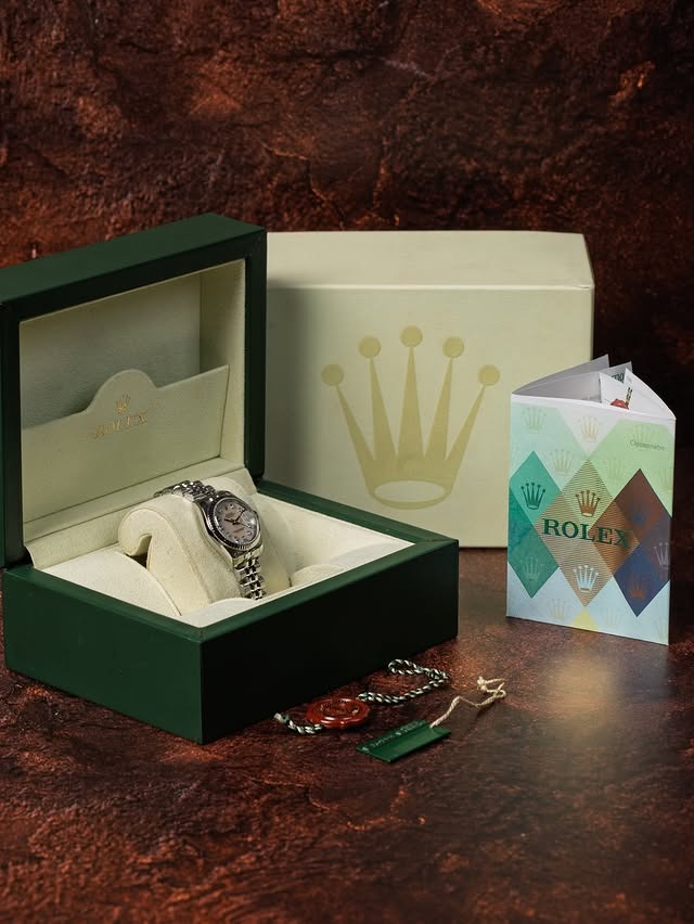 Rolex Lady-Datejust 26 — Mother of Pearl Diamond Dial